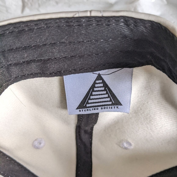 Faux Ontario Leather Snapback cap - Picture 7 of 7